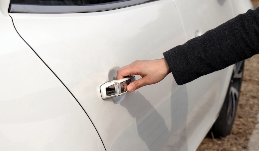 What To Expect During A Lockout Service Call From A Tow Truck in Staunton, VA